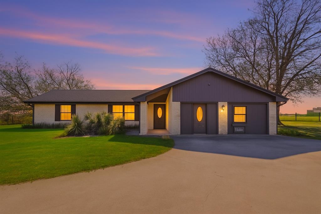 Sanger, Texas, 76266, United States, 3 Bedrooms Bedrooms, ,2 BathroomsBathrooms,Residential,For Sale,1995373