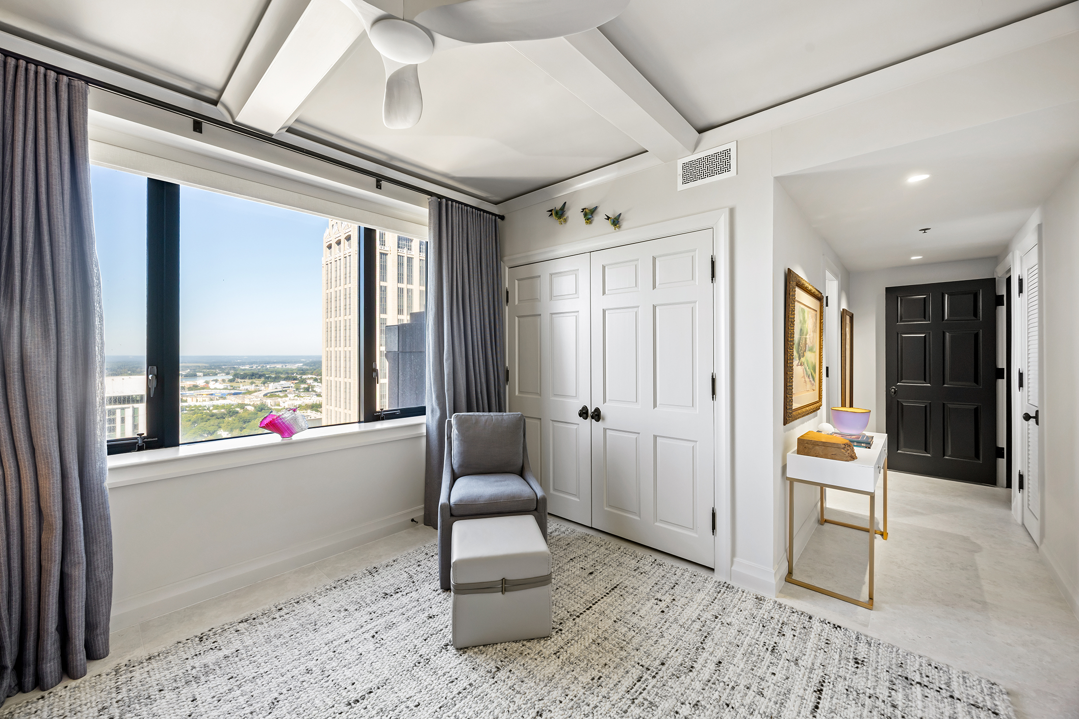  Sophisticated, Highly Customized Home in the Sky - 物件實景