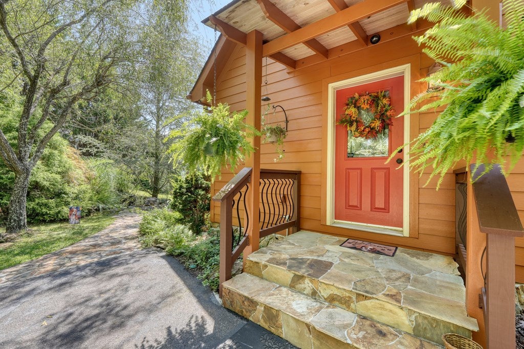 Hayesville, North Carolina, 28904, United States, 3 Bedrooms Bedrooms, ,4 BathroomsBathrooms,Residential,For Sale,1919513