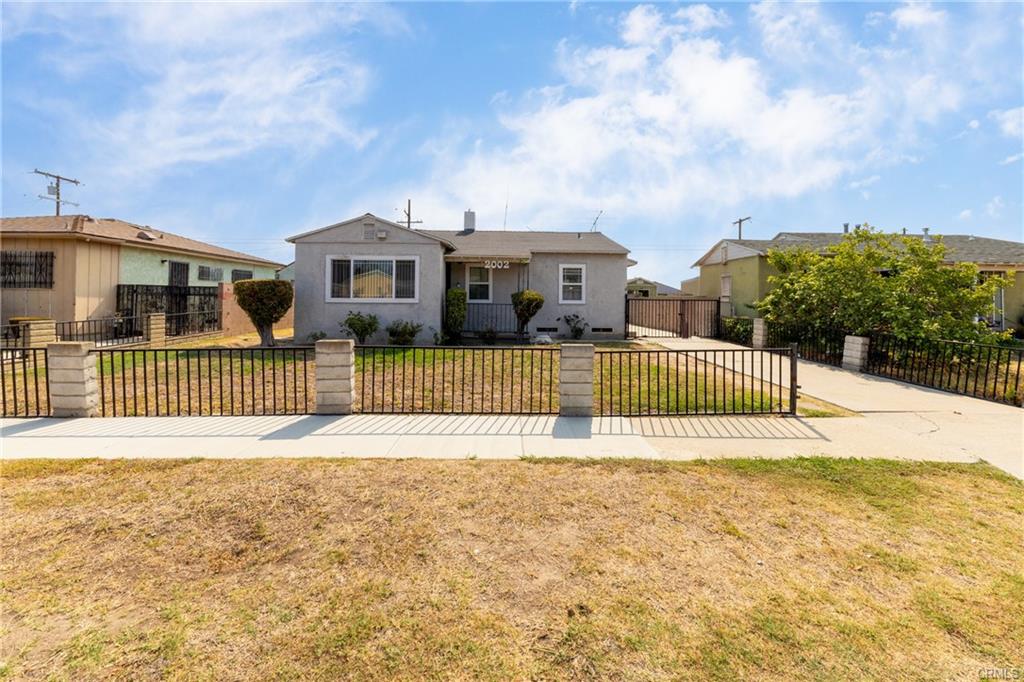 Los Angeles, California, 90059, United States, 2 Bedrooms Bedrooms, ,1 BathroomBathrooms,Residential,For Sale,1908040