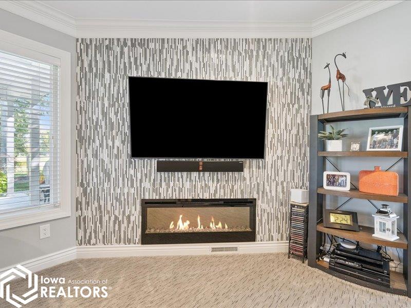 Burlington, Iowa, 52601, United States, 3 Bedrooms Bedrooms, ,3 BathroomsBathrooms,Residential,For Sale,1980074