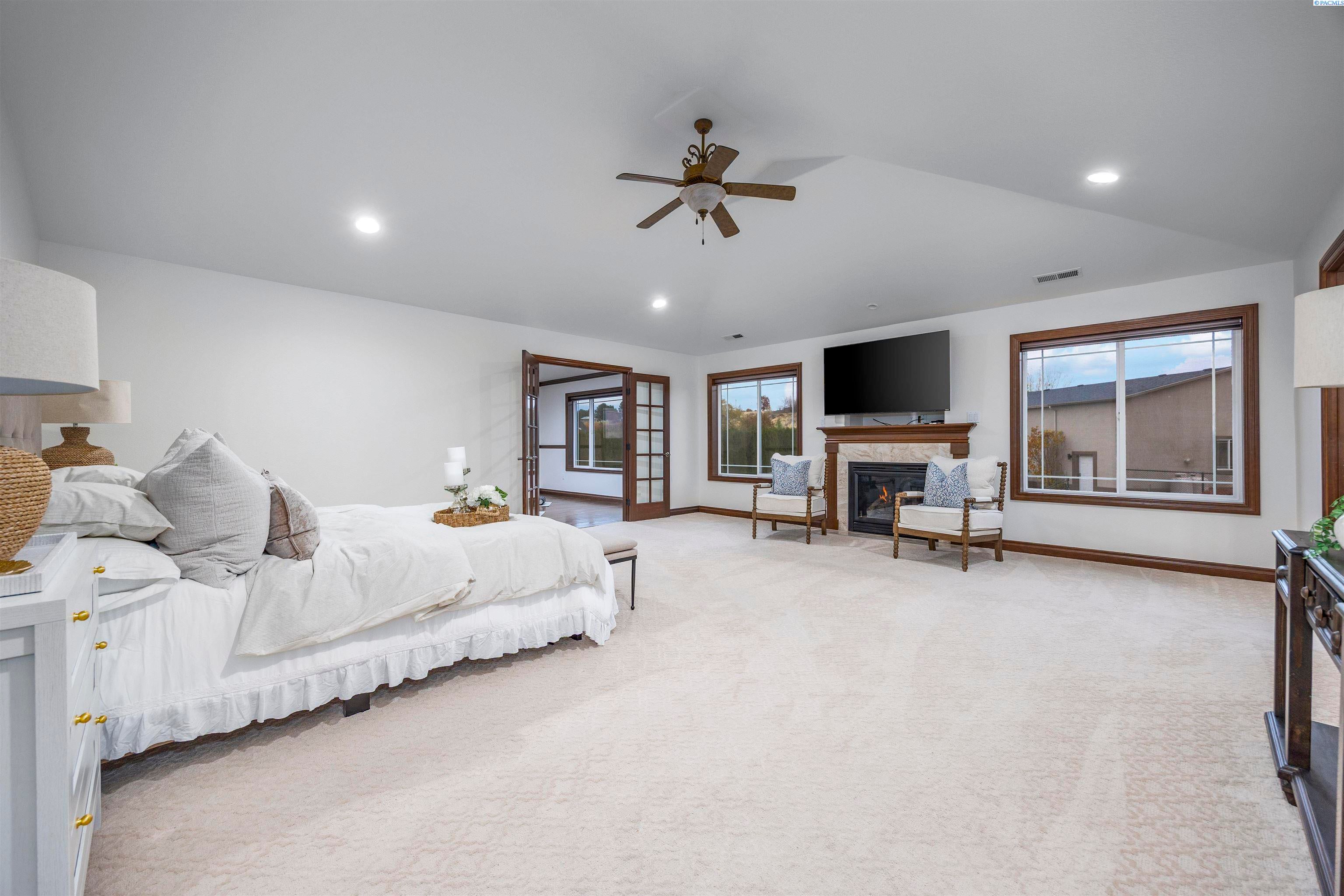 Pasco, Washington, 99301, United States, 5 Bedrooms Bedrooms, ,4 BathroomsBathrooms,Residential,For Sale,1988519