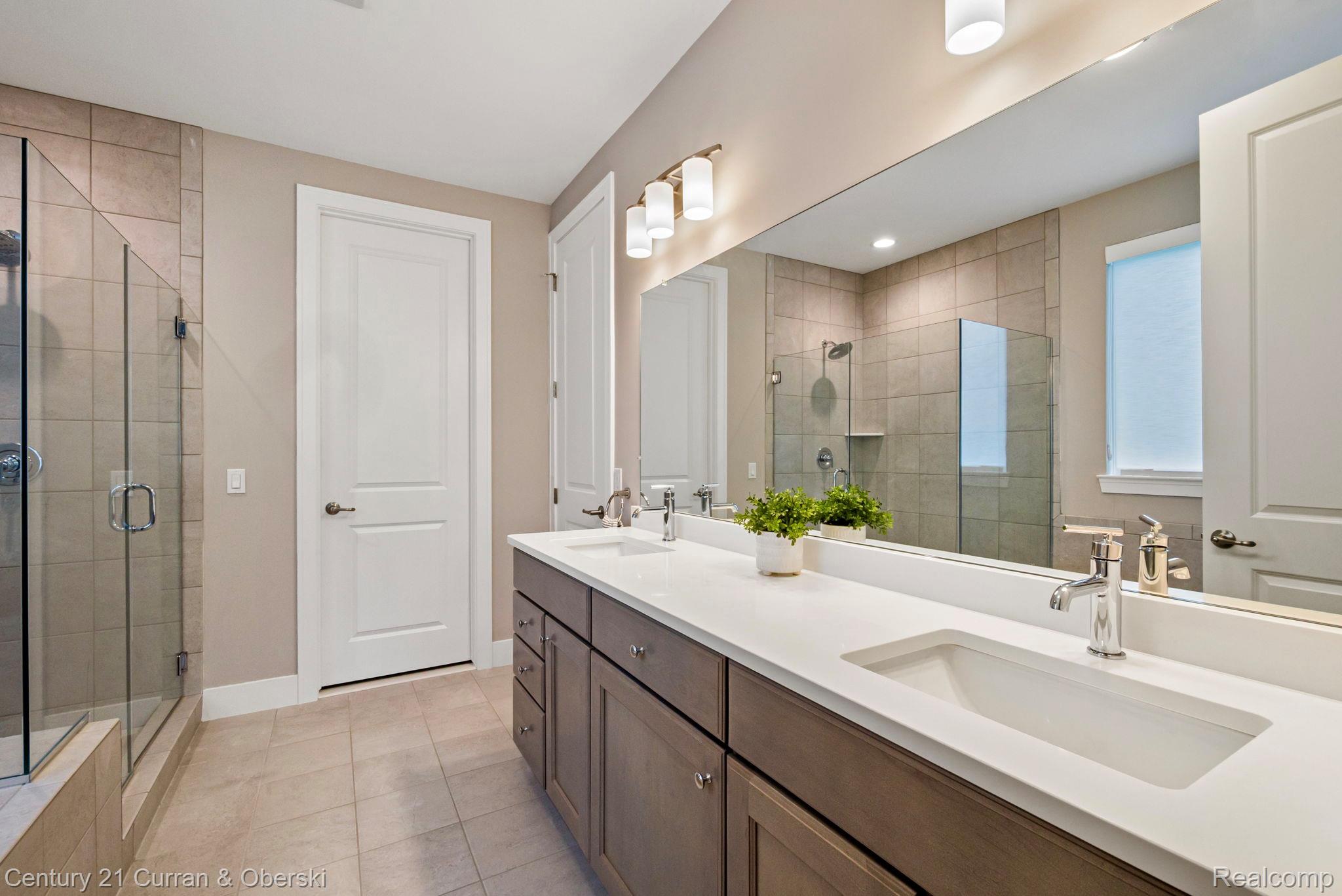 Northville, Michigan, 48168, United States, 2 Bedrooms Bedrooms, ,2 BathroomsBathrooms,Residential,For Sale,1983973