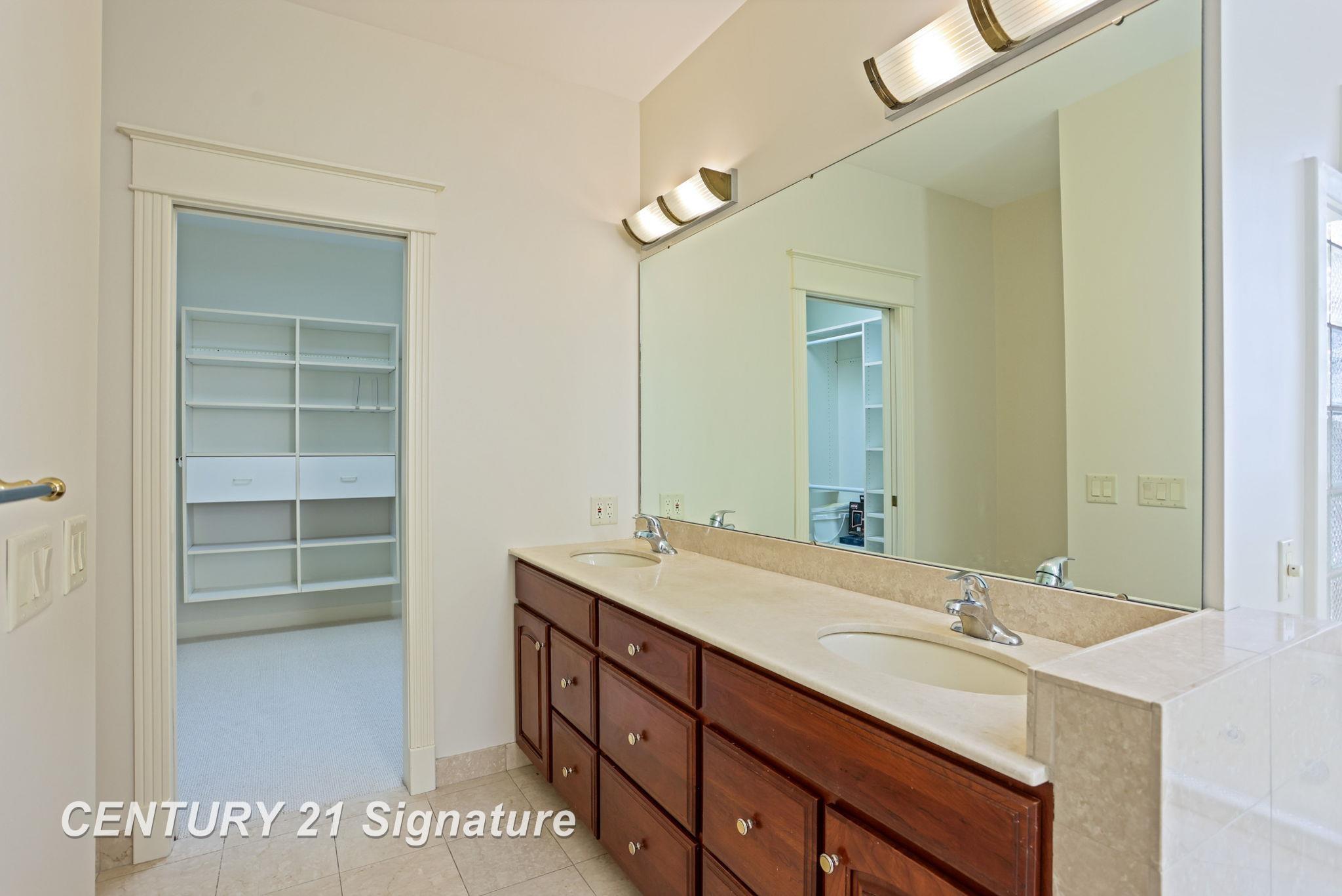 Saginaw, Michigan, 48603, United States, 4 Bedrooms Bedrooms, ,4 BathroomsBathrooms,Residential,For Sale,1979147