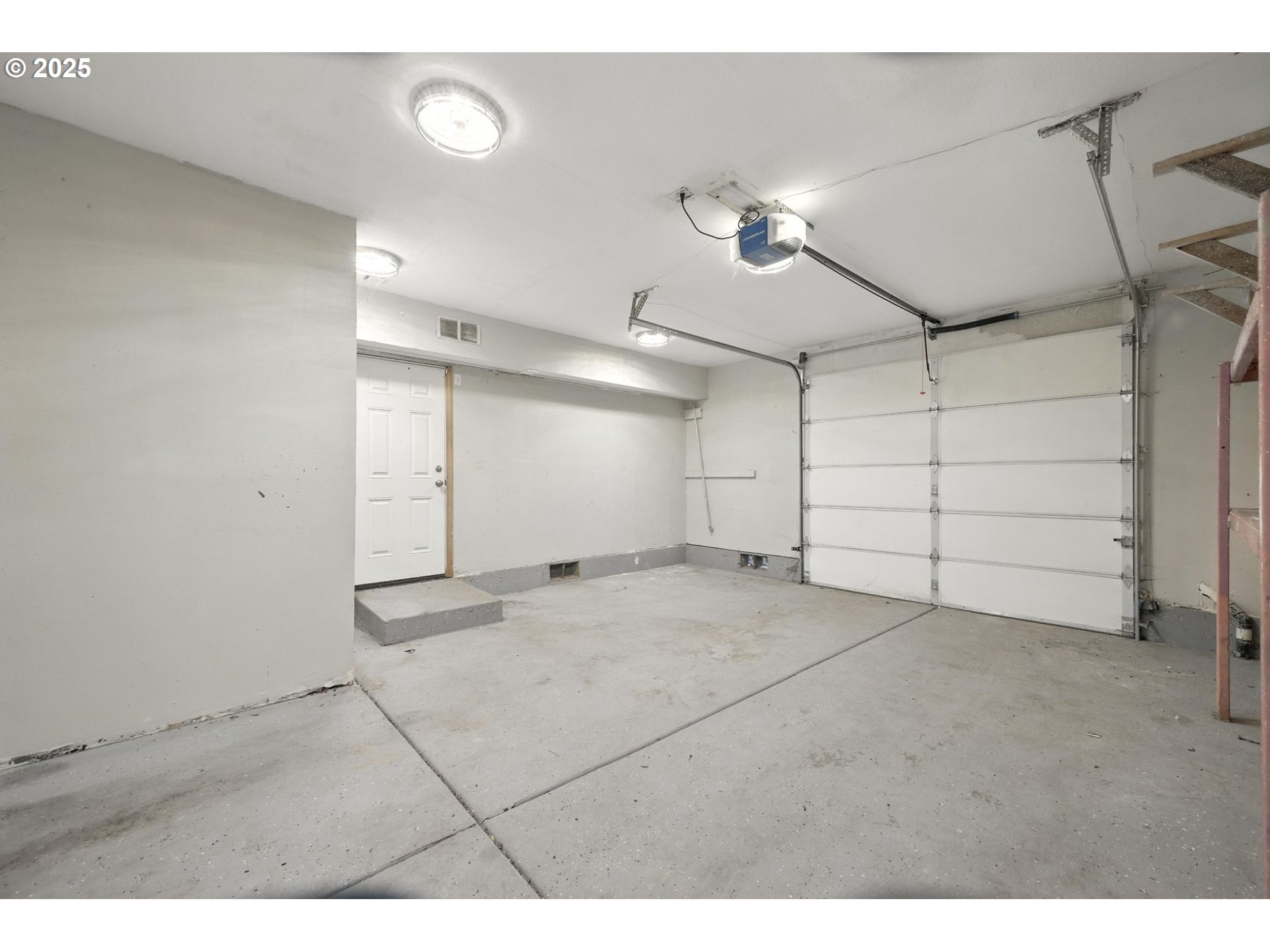 Portland, Oregon, 97266, United States, ,Residential,For Sale,1865465