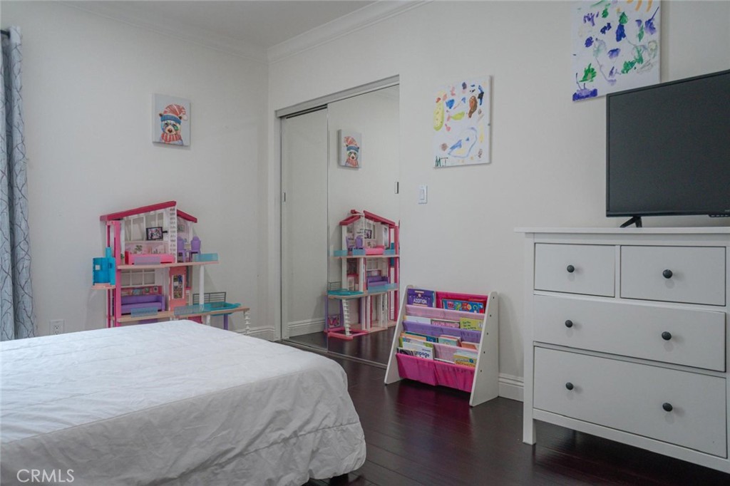 Los Angeles, California, 90043, United States, 3 Bedrooms Bedrooms, ,2 BathroomsBathrooms,Residential,For Sale,1921783