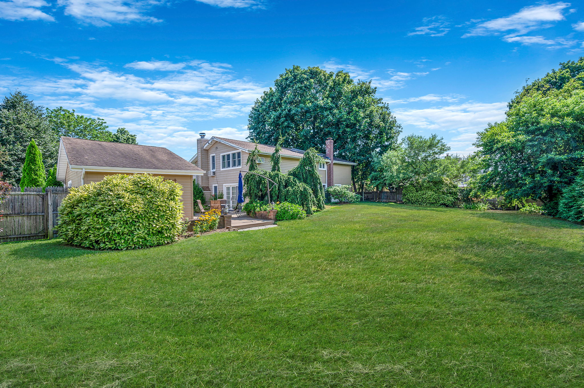 Babylon, New York, 11702, United States, 4 Bedrooms Bedrooms, ,3 BathroomsBathrooms,Residential,For Sale,1921676