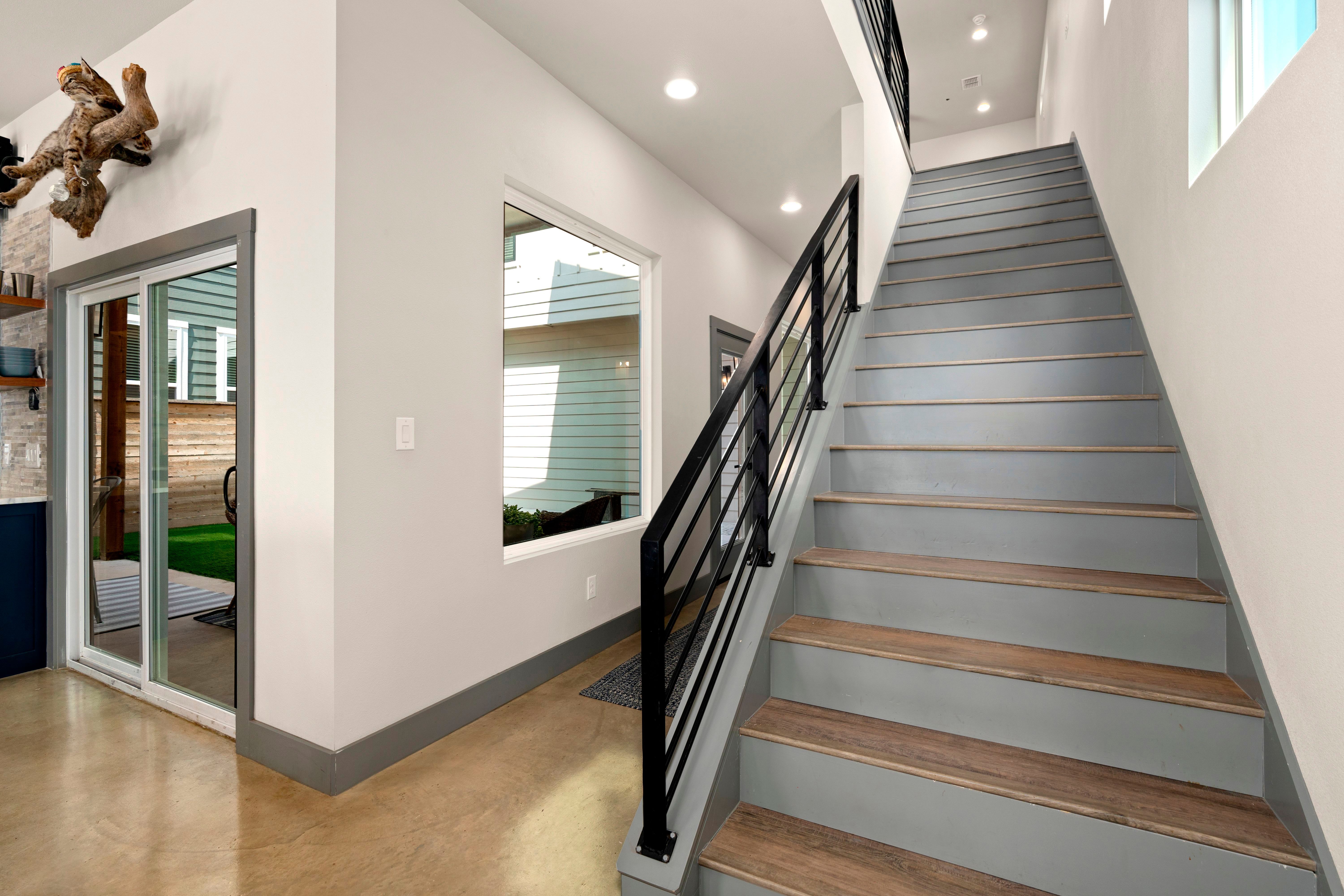  Stunning Two Story Modern Home - 物件實景