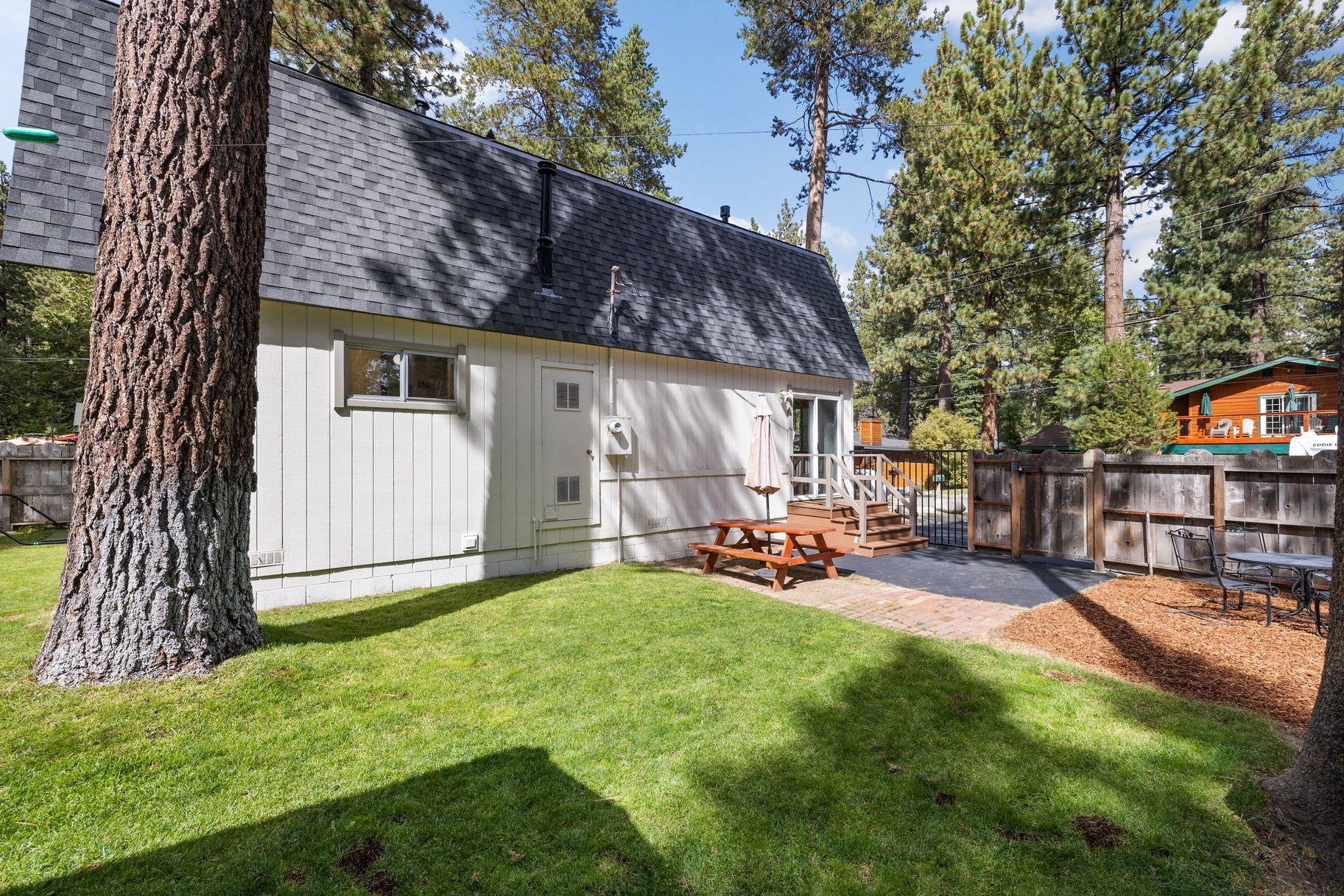  Charming Gambrel-Style Home in a Peaceful Setting - 物件實景