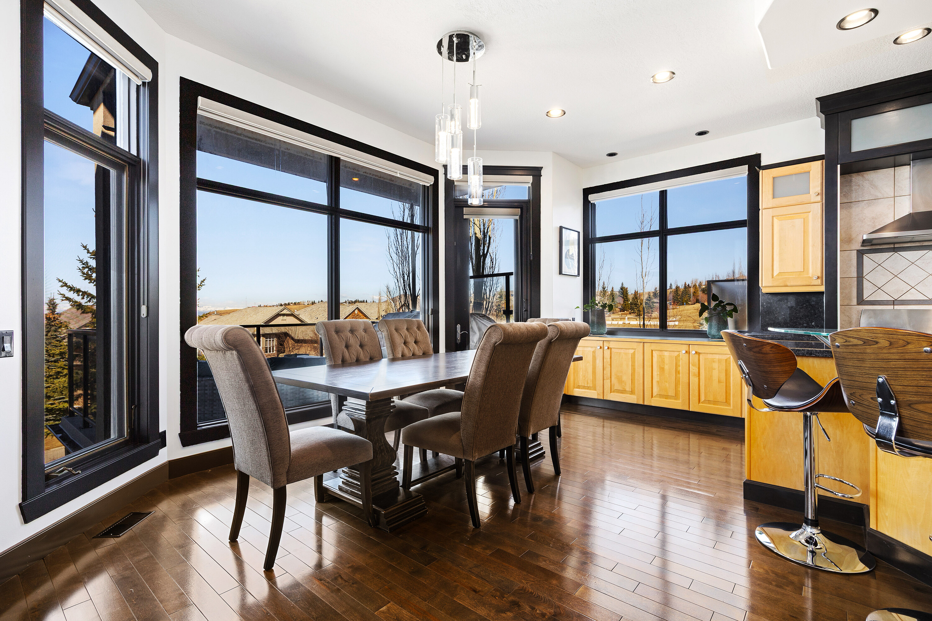  Elevated Mountain View Living - 物件實景