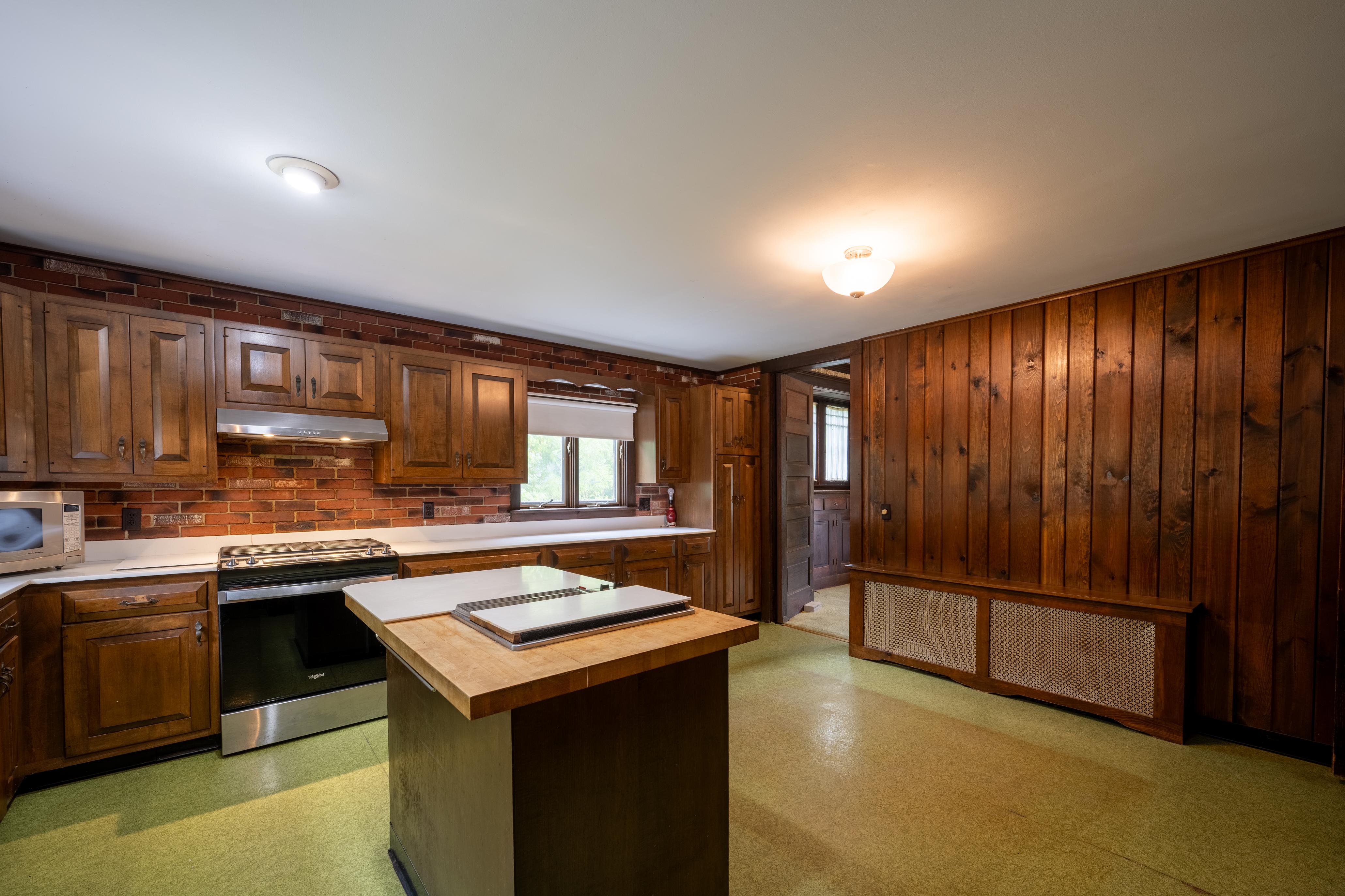  92 Champlain Avenue, Ticonderoga, NY, 12883 - 物件實景
