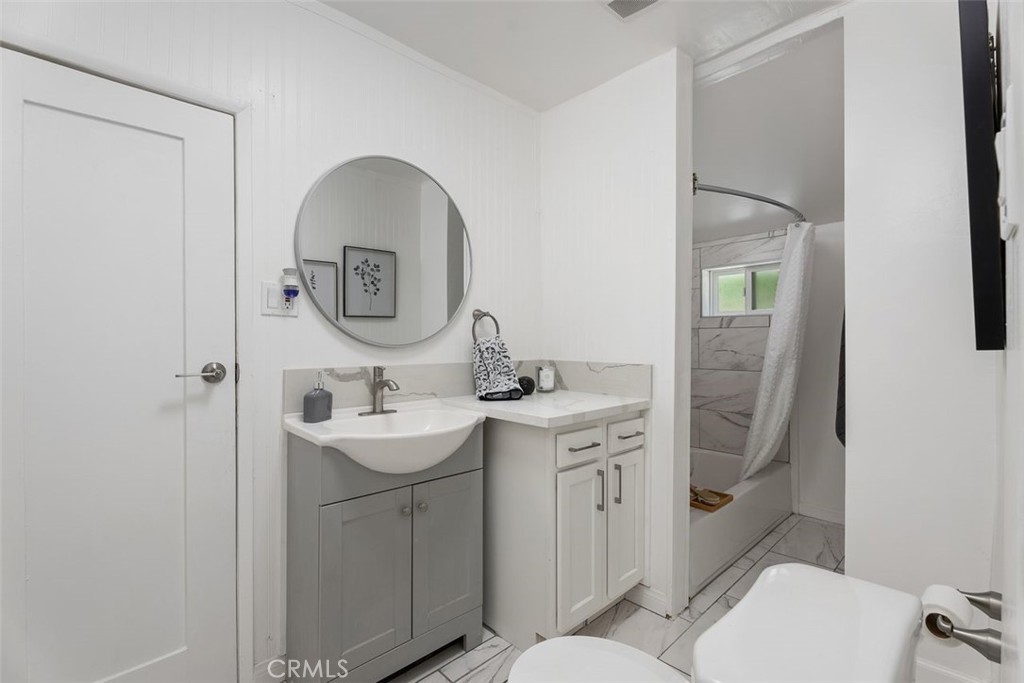 Santa Ana, California, 92701, United States, 5 Bedrooms Bedrooms, ,3 BathroomsBathrooms,Residential,For Sale,1837715