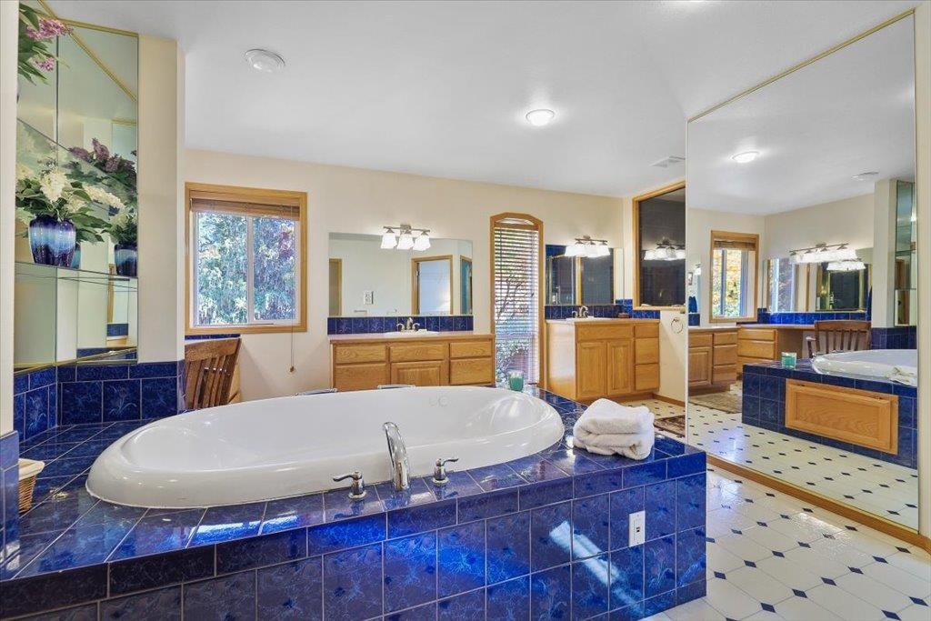 Spokane, Washington, 99223, United States, 5 Bedrooms Bedrooms, ,4 BathroomsBathrooms,Residential,For Sale,1988126