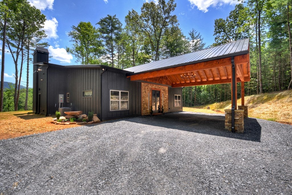 Mineral Bluff, Georgia, 30559, United States, 3 Bedrooms Bedrooms, ,3 BathroomsBathrooms,Residential,For Sale,1871294