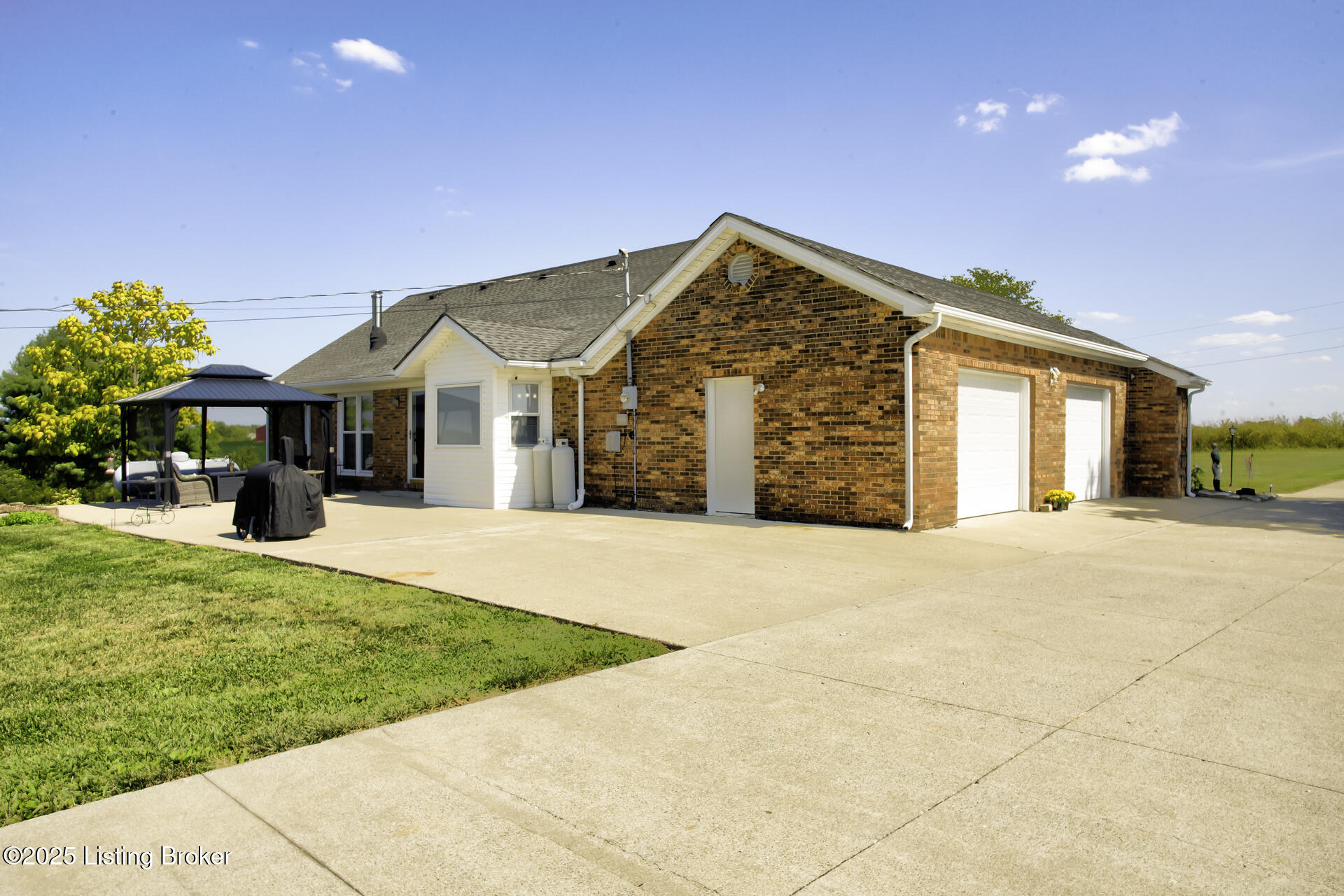 Bloomfield, Kentucky, 40008, United States, 3 Bedrooms Bedrooms, ,3 BathroomsBathrooms,Residential,For Sale,1968876