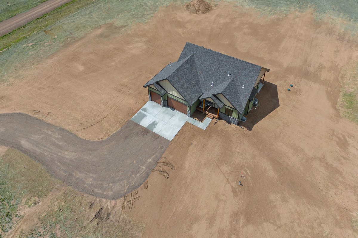 Cheyenne, Wyoming, 82009, United States, 3 Bedrooms Bedrooms, ,2 BathroomsBathrooms,Residential,For Sale,1905724