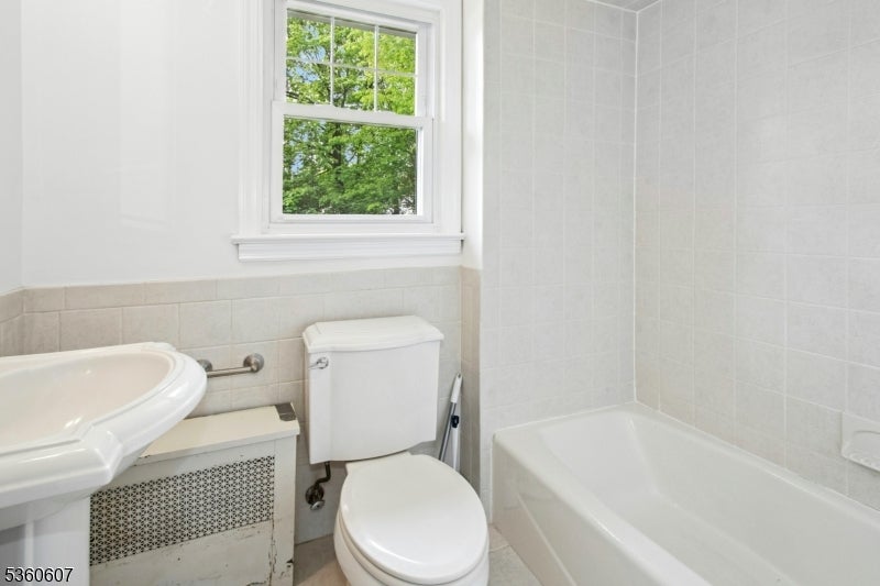 Garwood Boro, New Jersey, 07027, United States, 5 Bedrooms Bedrooms, ,4 BathroomsBathrooms,Residential,For Sale,1835599