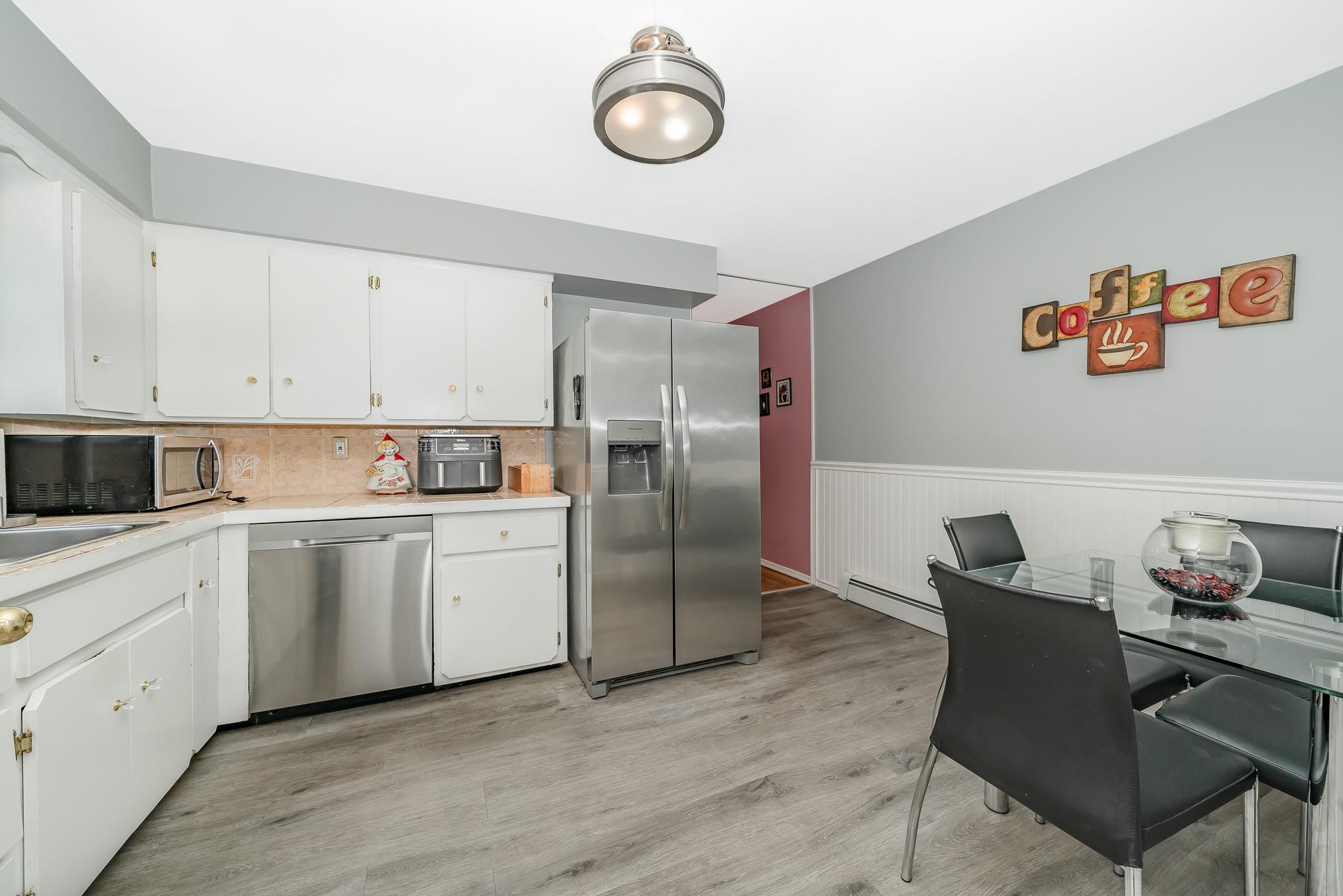 Franklin Square, New York, 11010, United States, 5 Bedrooms Bedrooms, ,2 BathroomsBathrooms,Residential,For Sale,1974579