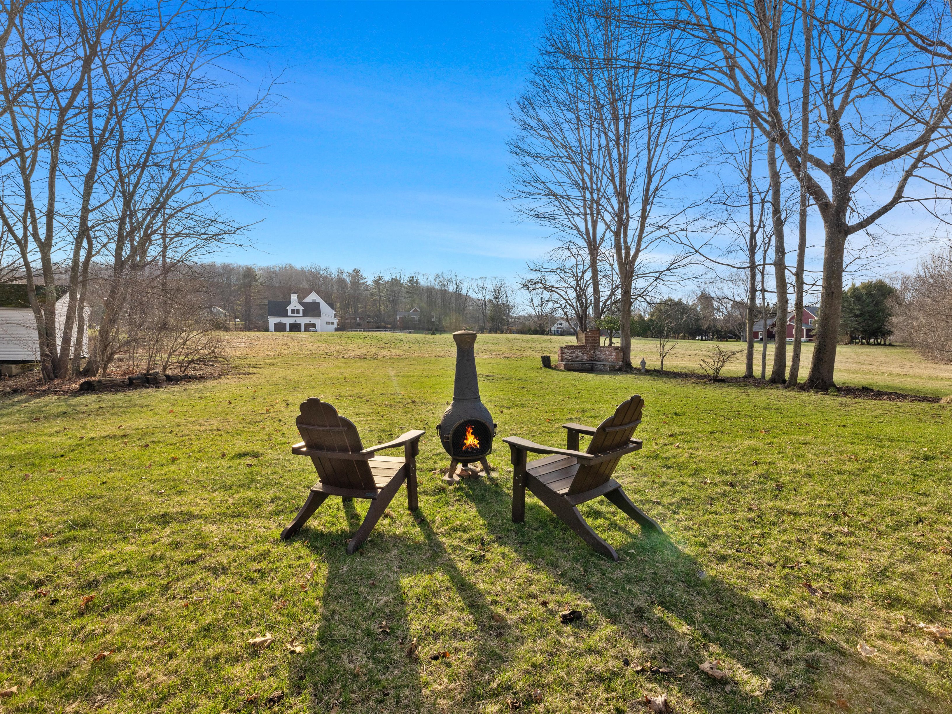  Antique Farmhouse with beautiful wrap-around porch - 物件實景