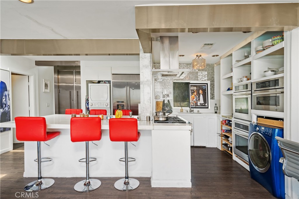 Los Angeles, California, 90068, United States, 2 Bedrooms Bedrooms, ,2 BathroomsBathrooms,Residential,For Sale,1918041
