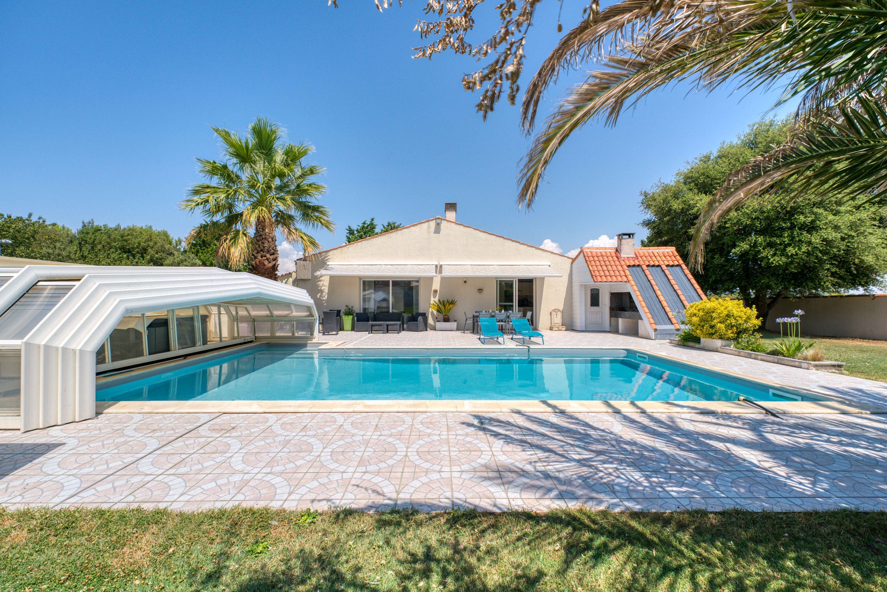  Spacious Family Home with Pool, Large Private Grounds and Independent Guest Cot… - 物件實景