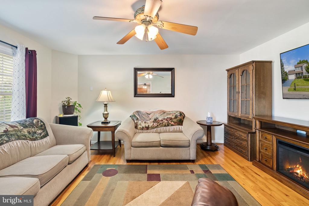 Winchester, Virginia, 22601, United States, 3 Bedrooms Bedrooms, ,3 BathroomsBathrooms,Residential,For Sale,1906316