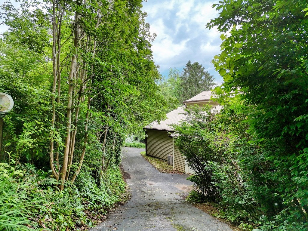 Hayesville, North Carolina, 28904, United States, 3 Bedrooms Bedrooms, ,3 BathroomsBathrooms,Residential,For Sale,1862322