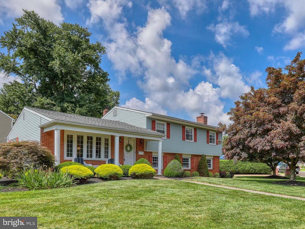 Morrisville, Pennsylvania, 19067, United States, 4 Bedrooms Bedrooms, ,3 BathroomsBathrooms,Residential,For Sale,1907545