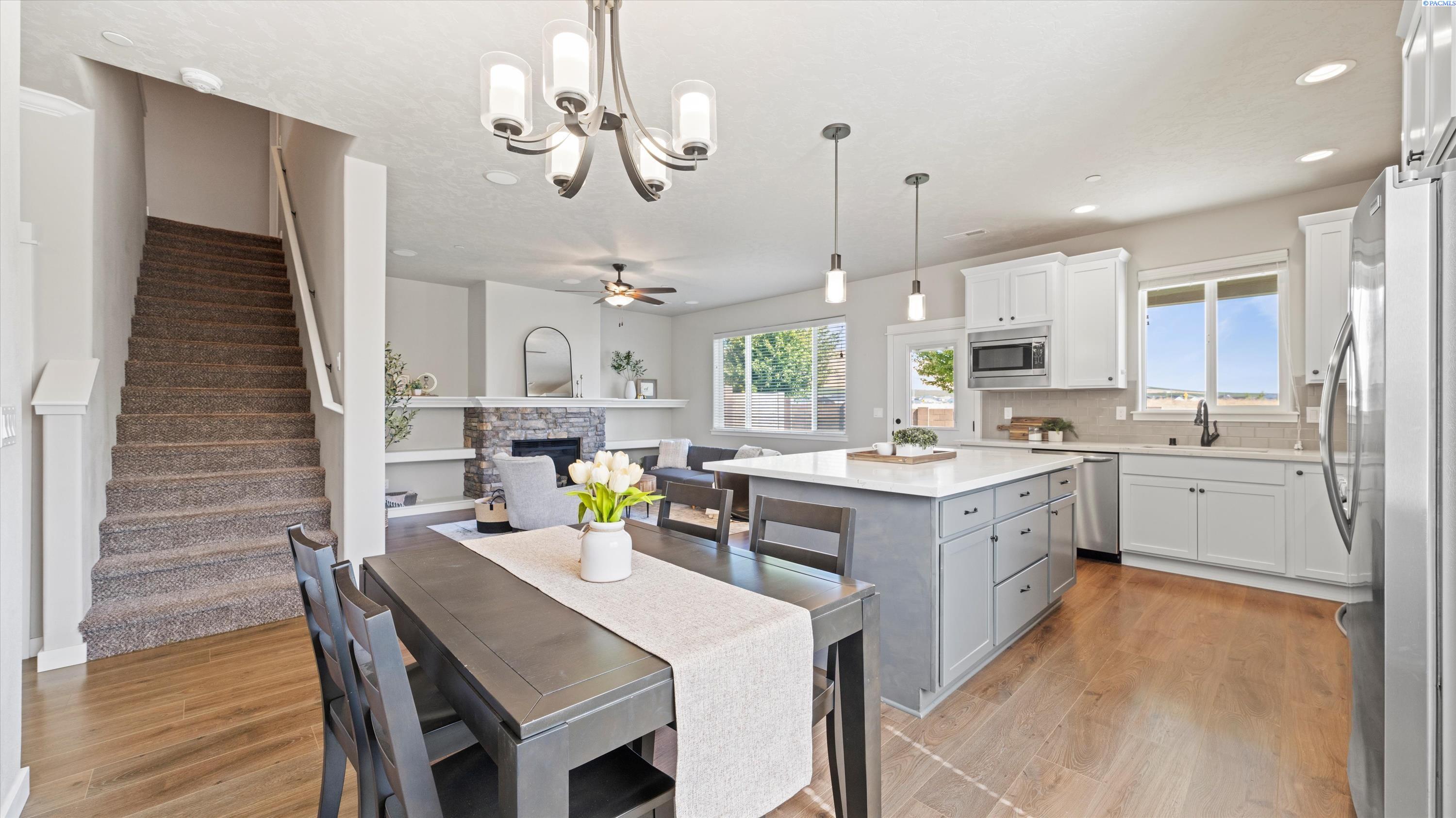 Richland, Washington, 99352, United States, 5 Bedrooms Bedrooms, ,3 BathroomsBathrooms,Residential,For Sale,1947439