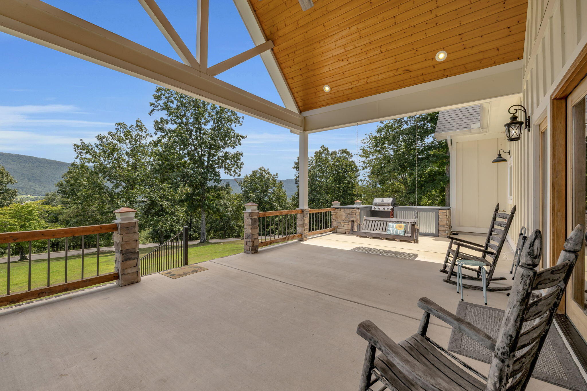 Dunlap, Tennessee, 37327, United States, 4 Bedrooms Bedrooms, ,4 BathroomsBathrooms,Residential,For Sale,1914662