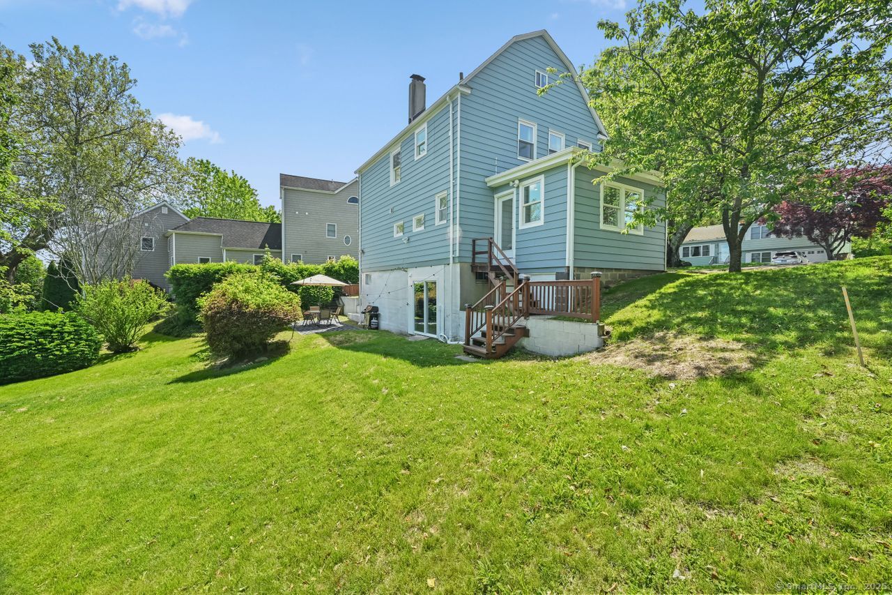 Stamford, Connecticut, 06902, United States, 3 Bedrooms Bedrooms, ,2 BathroomsBathrooms,Residential,For Sale,1837924