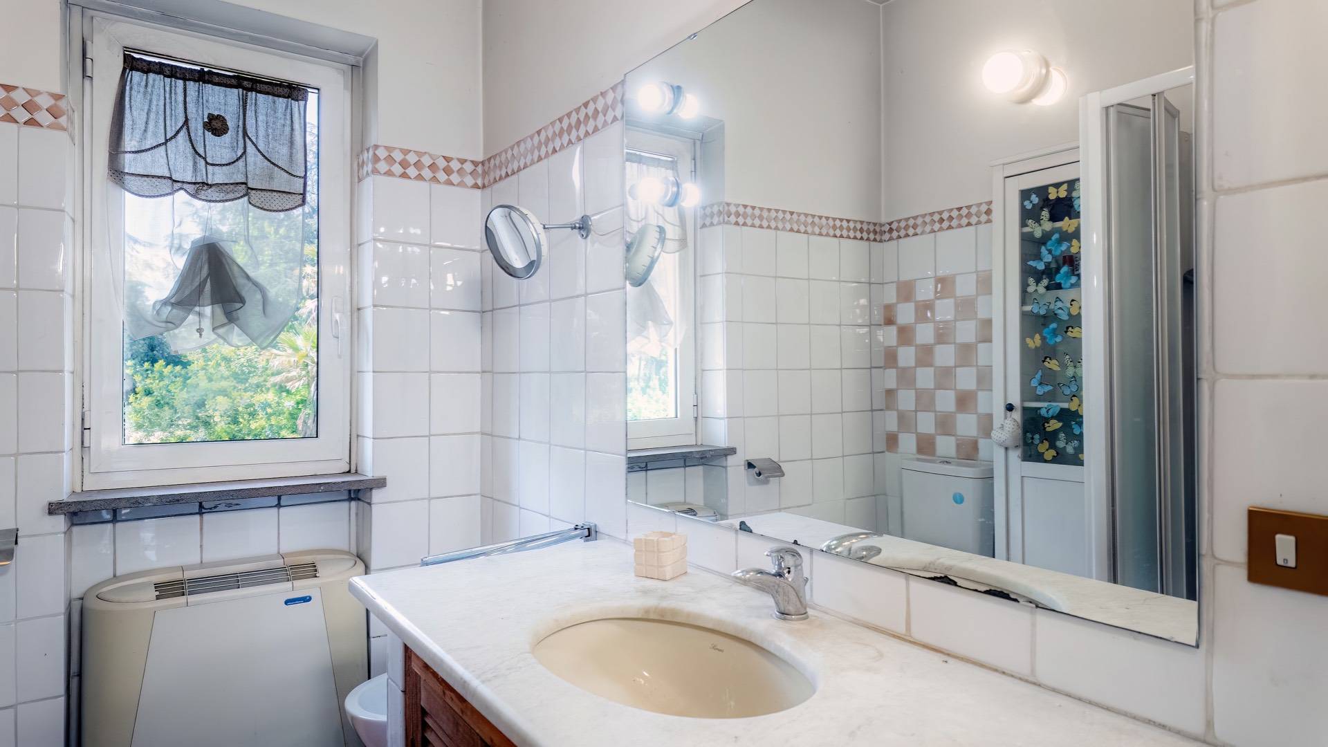 Roma, Roma, 00100, IT, 4 Bedrooms Bedrooms, ,4 BathroomsBathrooms,Residential,For Sale,1932410