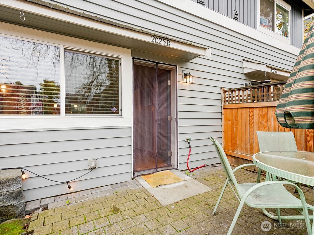 Seattle, Washington, 98144, United States, 2 Bedrooms Bedrooms, ,2 BathroomsBathrooms,Residential,For Sale,1987388