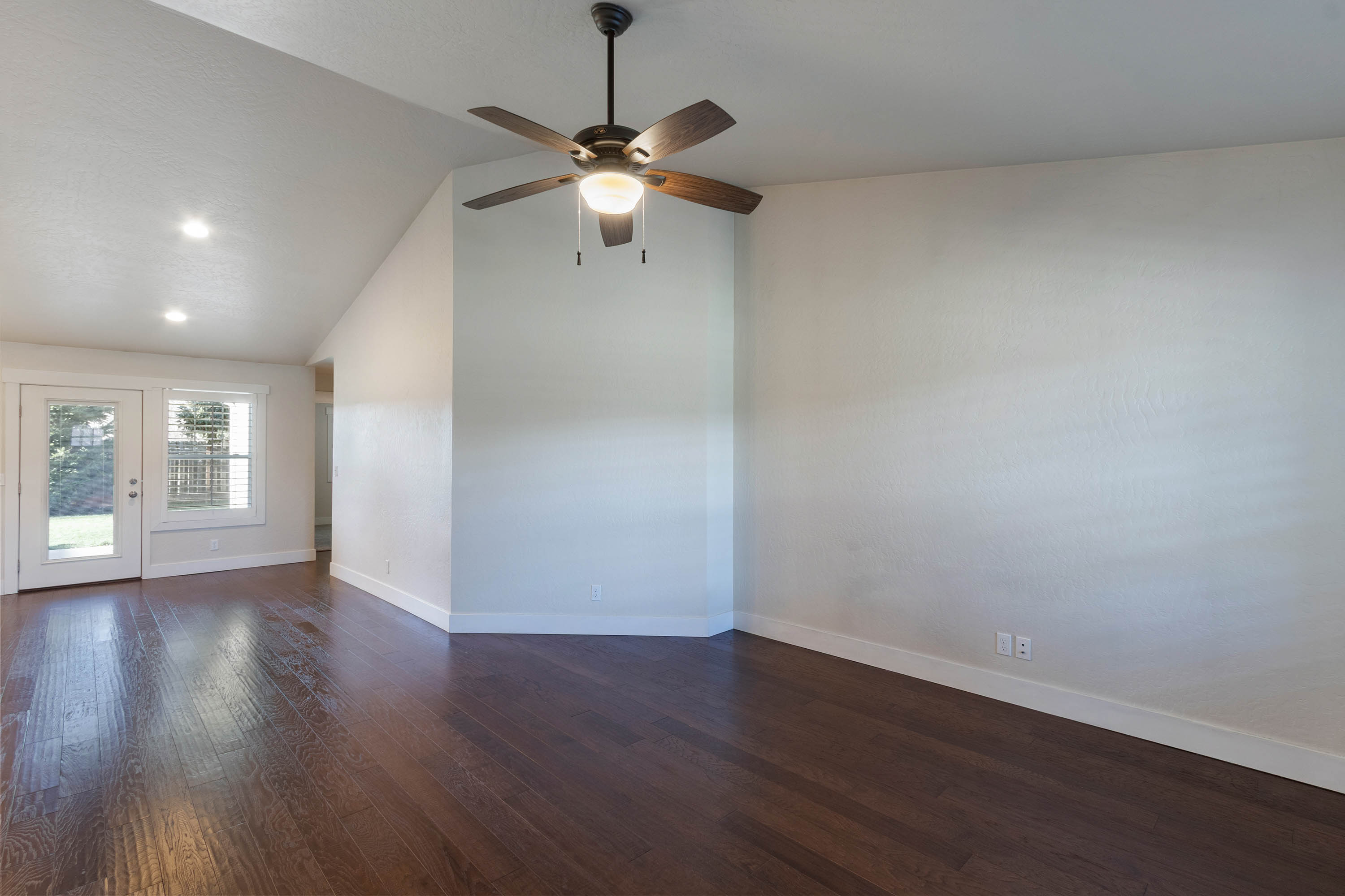 Sandpoint, Idaho, 83864, United States, 3 Bedrooms Bedrooms, ,2 BathroomsBathrooms,Residential,For Sale,2006353