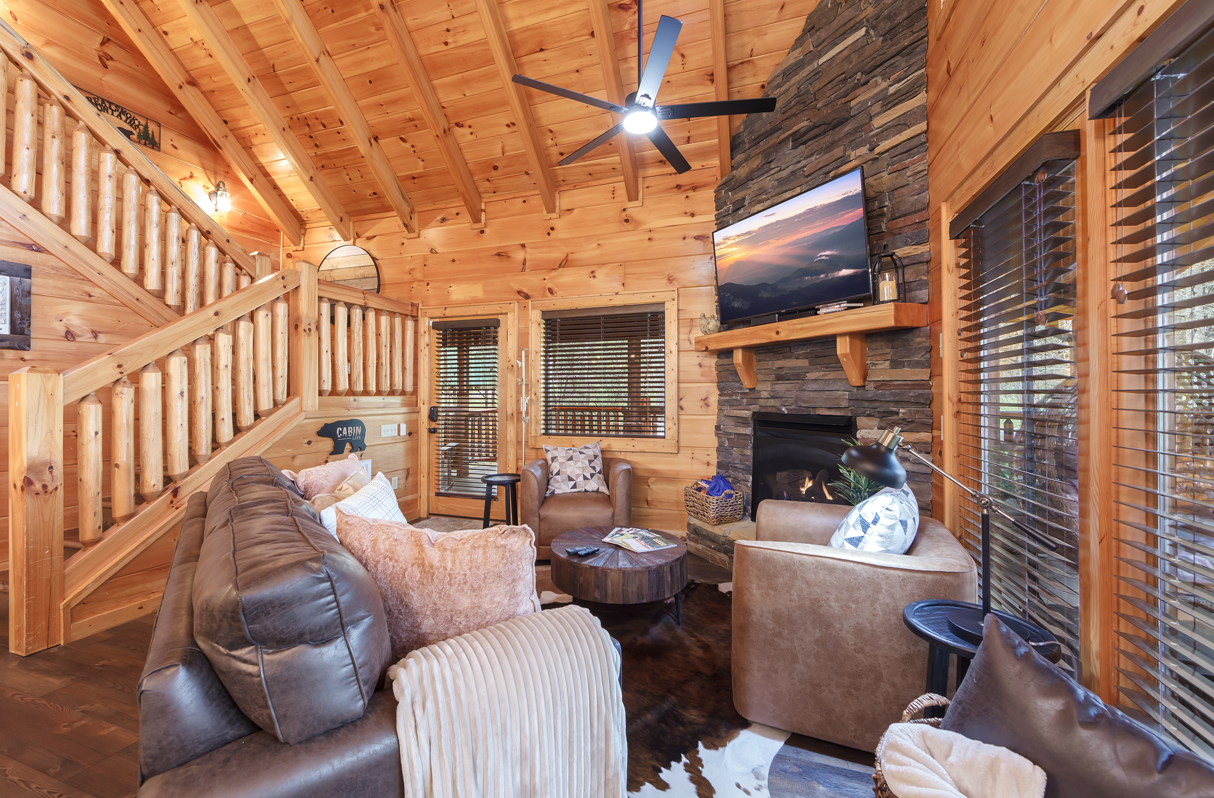 Sevierville, Tennessee, 37862, United States, 1 Bedroom Bedrooms, ,2 BathroomsBathrooms,Residential,For Sale,1979555