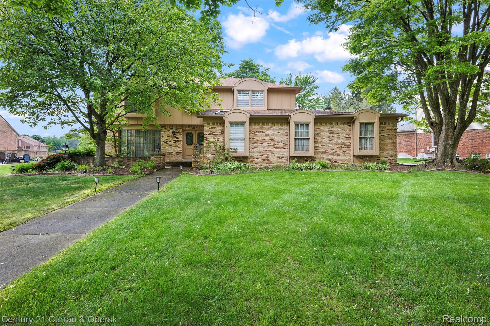 Farmington Hills, Michigan, 48331, United States, 4 Bedrooms Bedrooms, ,3 BathroomsBathrooms,Residential,For Sale,1976477