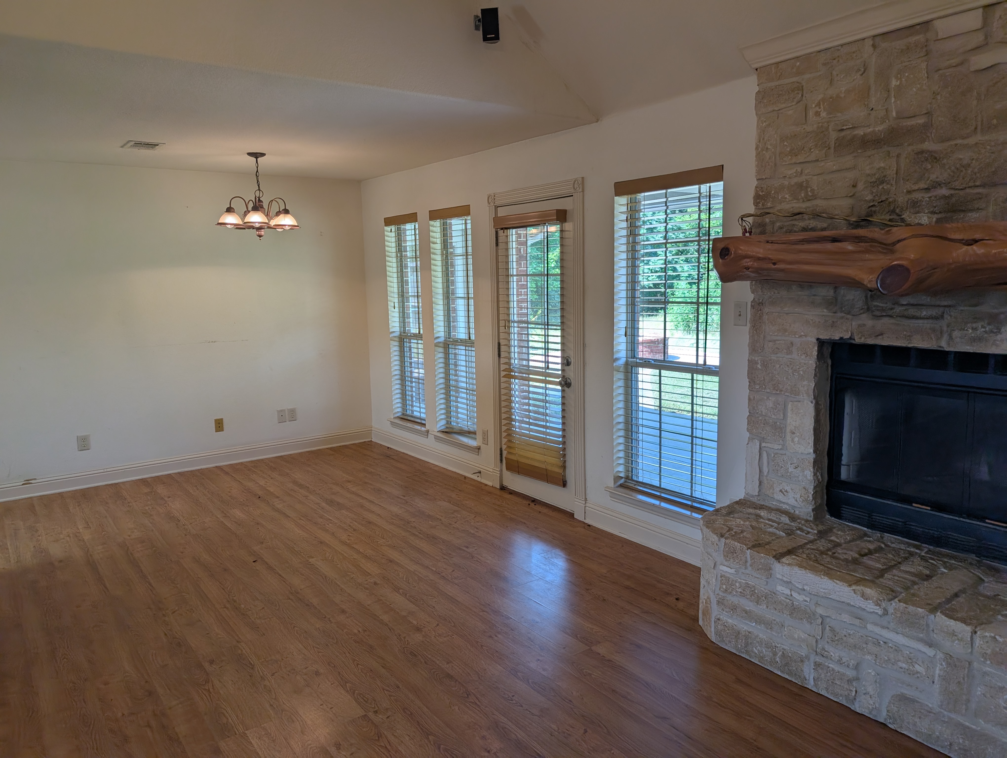 Gun Barrel City, Texas, 75156, United States, 3 Bedrooms Bedrooms, ,2 BathroomsBathrooms,Residential,For Sale,1847516