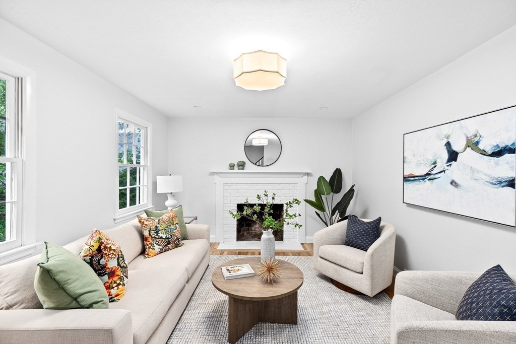 Hingham, Massachusetts, 02043, United States, 4 Bedrooms Bedrooms, ,2 BathroomsBathrooms,Residential,For Sale,2001936