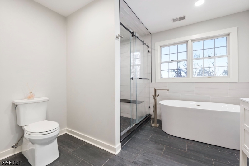 Lafayette Twp., New Jersey, 07848, United States, 5 Bedrooms Bedrooms, ,4 BathroomsBathrooms,Residential,For Sale,2003024