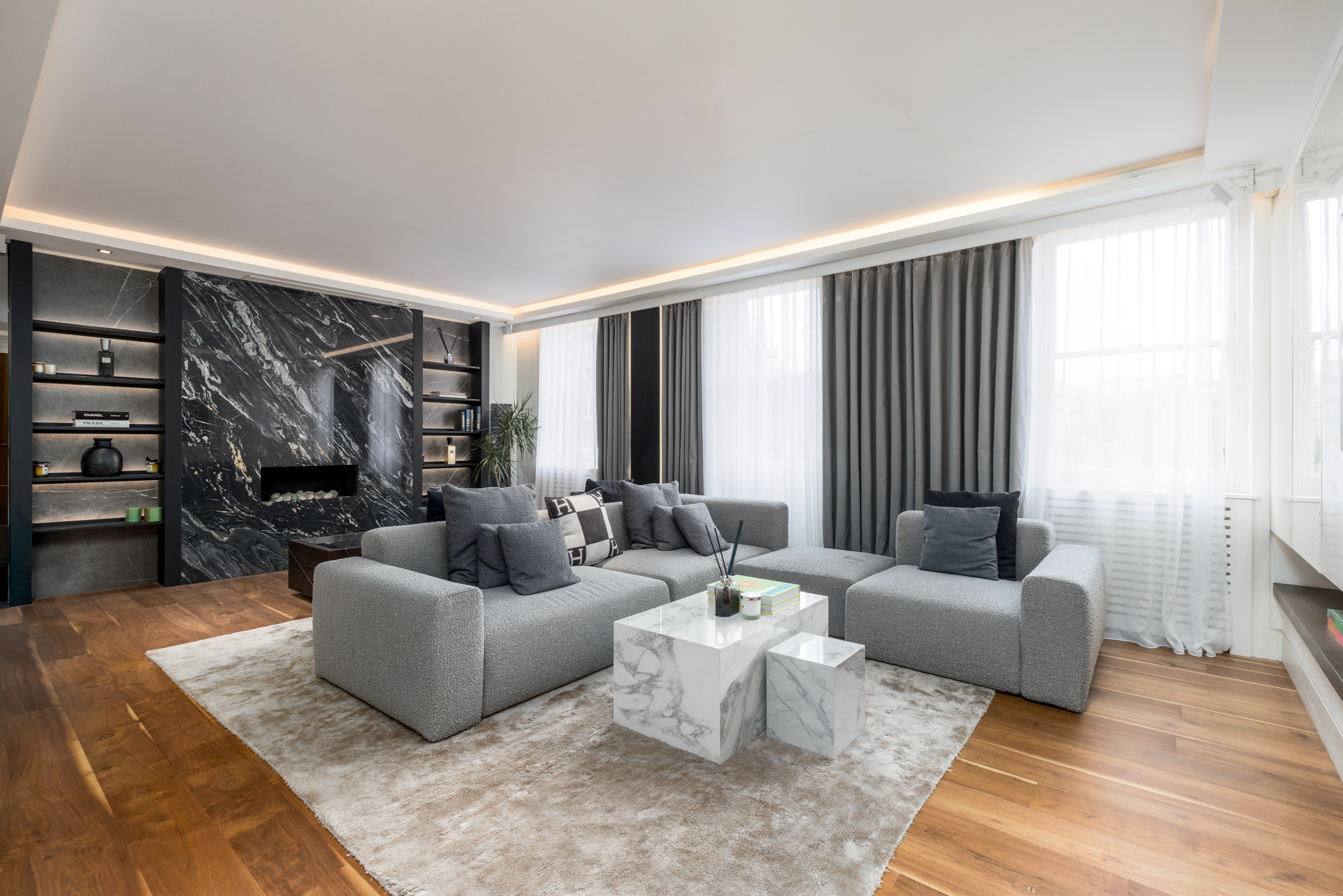 Beautifully refurbished Lateral Apartment Moments from Hyde Park 