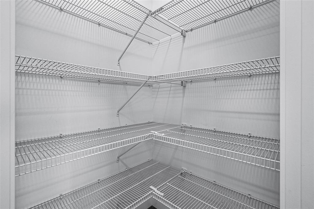 WINNIPEG, Manitoba, R2V 5C8, CA, 3 Bedrooms Bedrooms, ,2 BathroomsBathrooms,Residential,For Sale,1947801