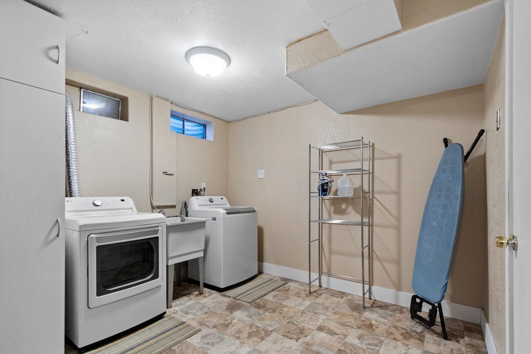 Spokane, Washington, 99218, United States, 4 Bedrooms Bedrooms, ,4 BathroomsBathrooms,Residential,For Sale,1828122