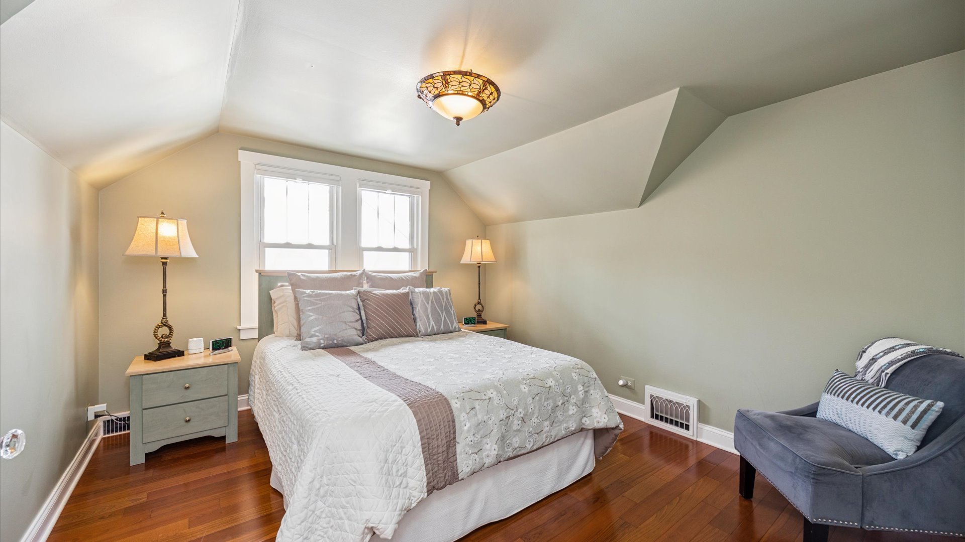 La Grange, Illinois, 60525, United States, 3 Bedrooms Bedrooms, ,3 BathroomsBathrooms,Residential,For Sale,1991059