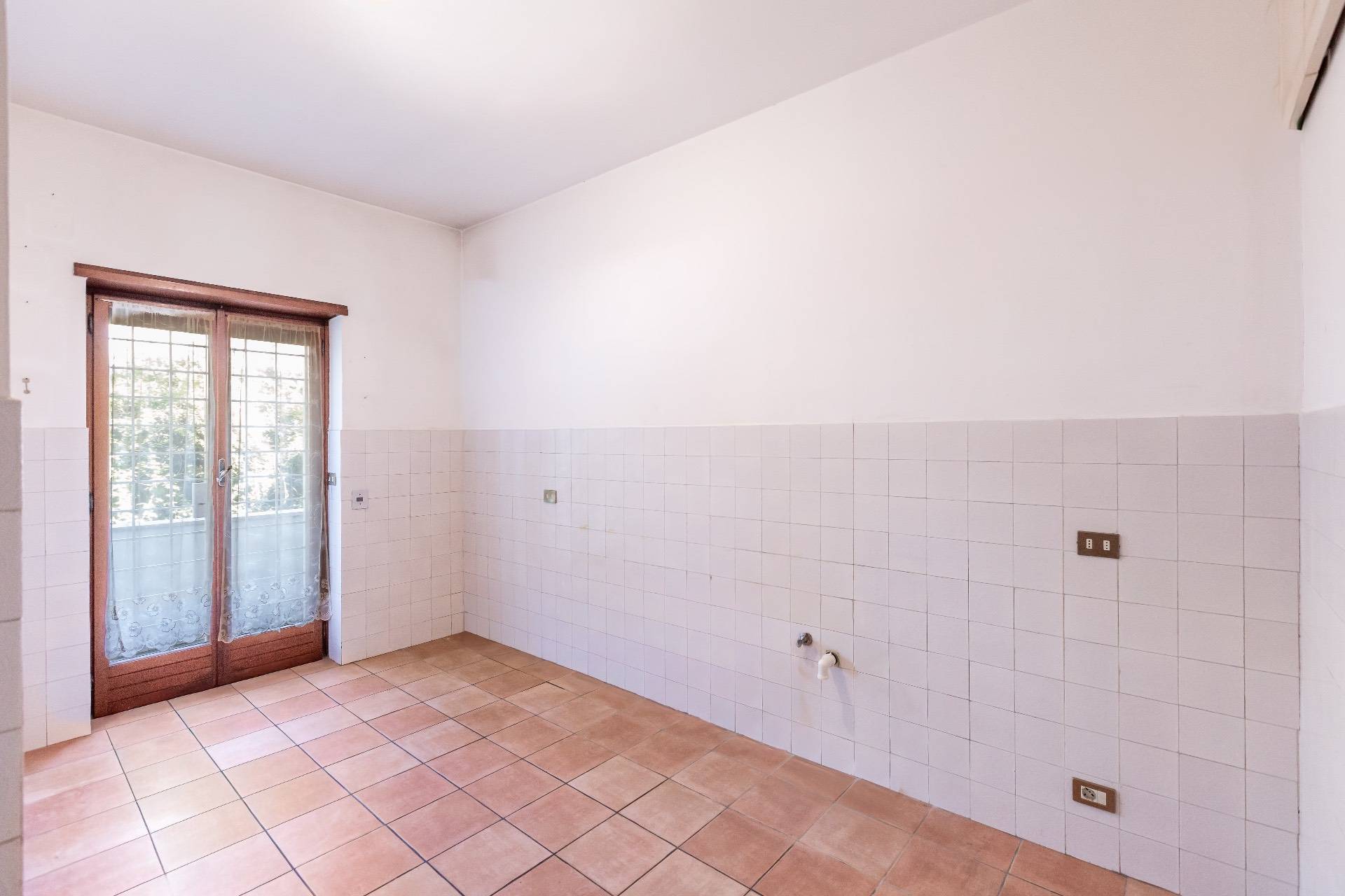 Roma, Roma, 00100, IT, 3 Bedrooms Bedrooms, ,2 BathroomsBathrooms,Residential,For Sale,1963202