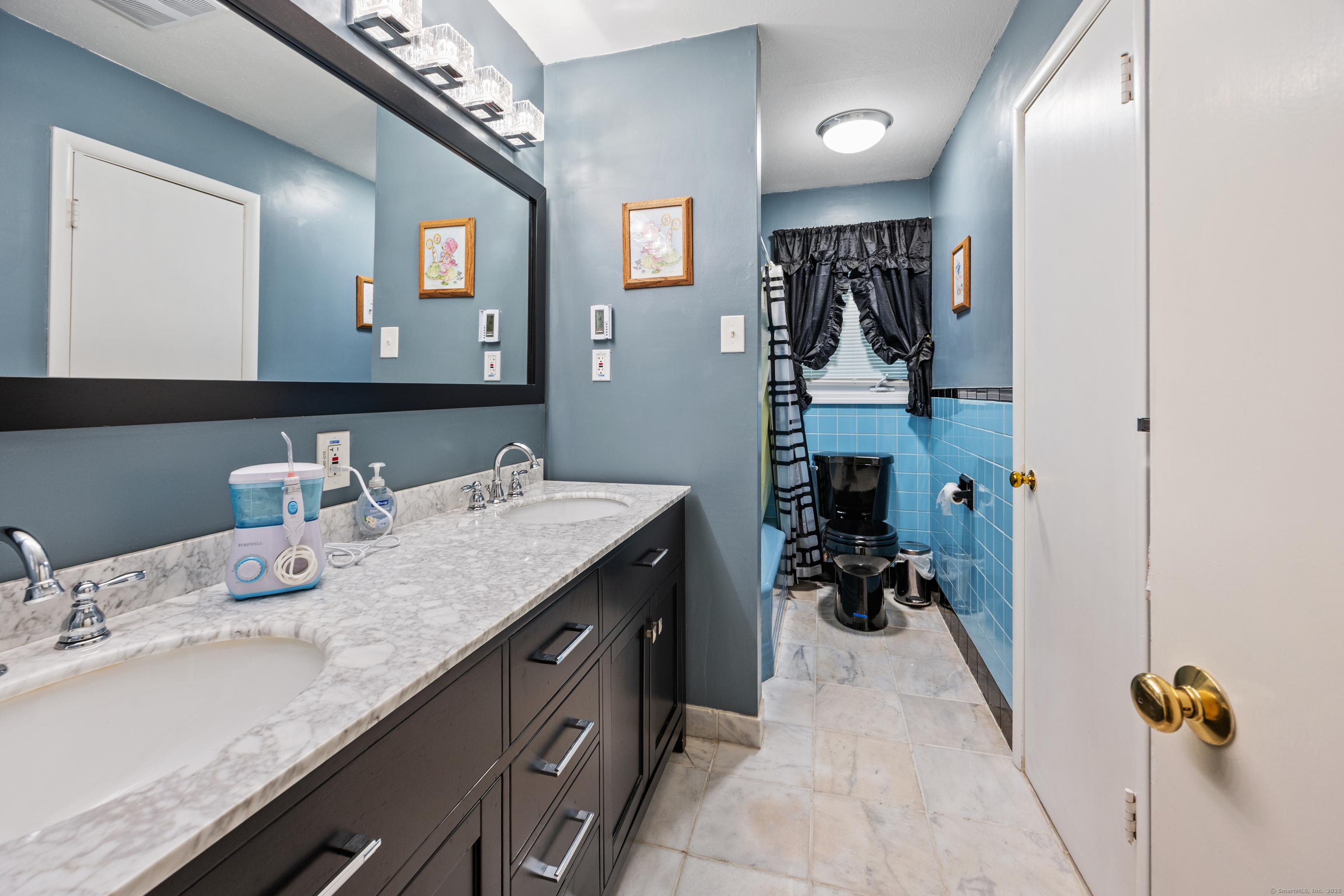 Avon, Connecticut, 06001, United States, 5 Bedrooms Bedrooms, ,3 BathroomsBathrooms,Residential,For Sale,1920498