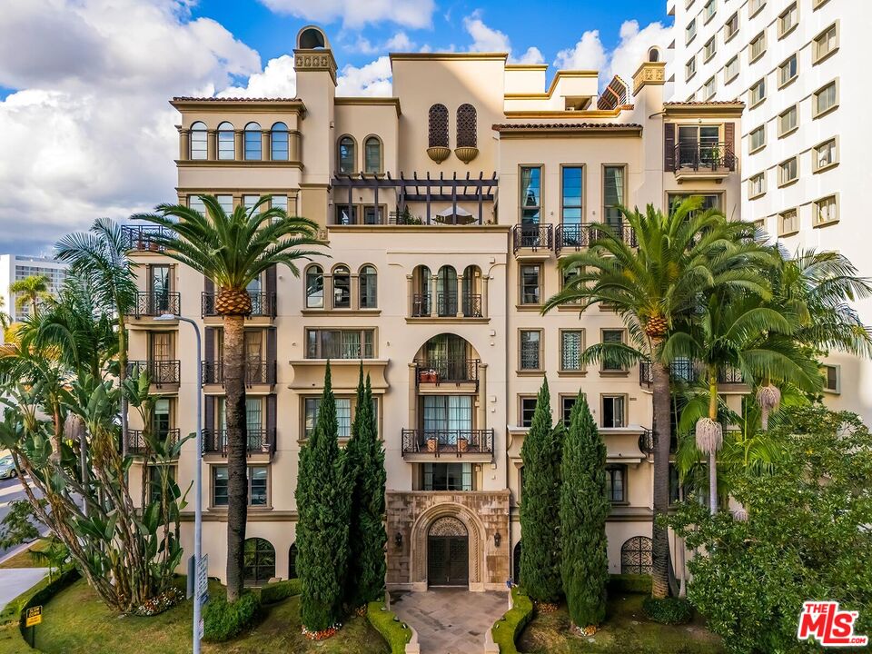 Los Angeles, California, 90024, United States, 2 Bedrooms Bedrooms, ,3 BathroomsBathrooms,Residential,For Sale,1998269