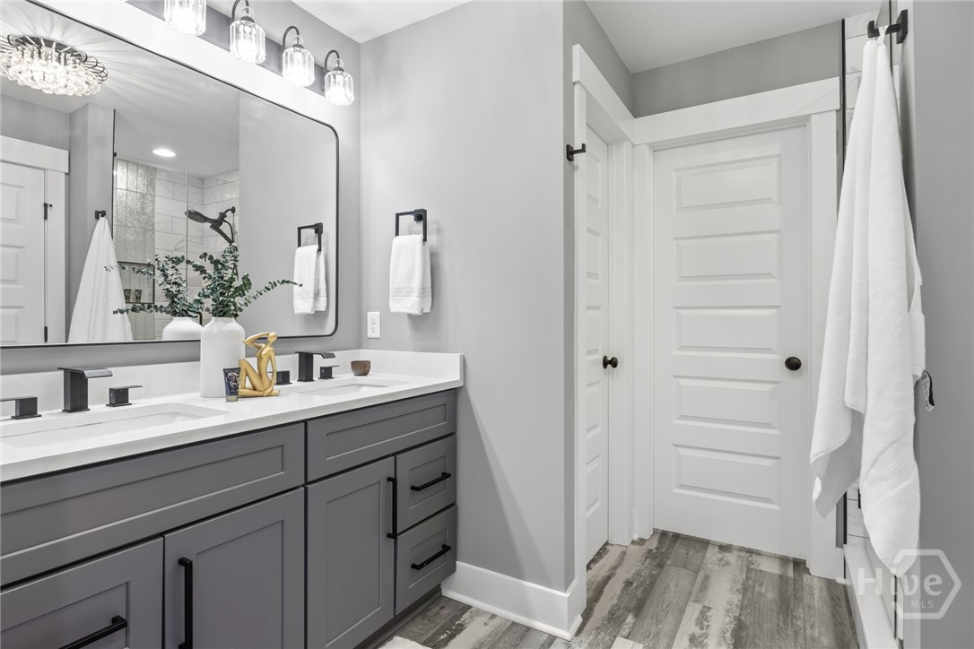 Savannah, Georgia, 31401, United States, 4 Bedrooms Bedrooms, ,3 BathroomsBathrooms,Residential,For Sale,1898819