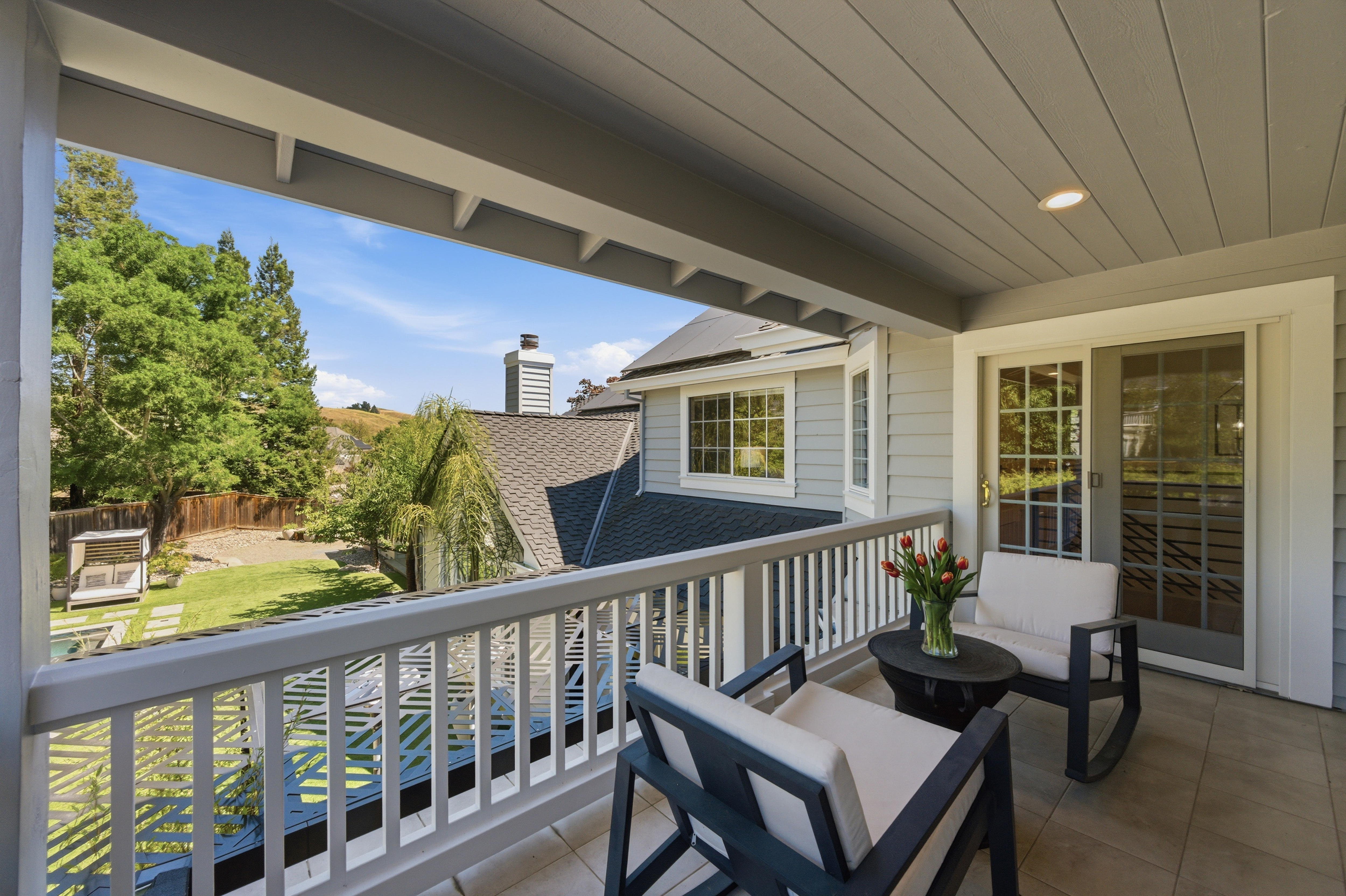  Timeless Transitional Estate with Resort-Style Backyard - 物件實景