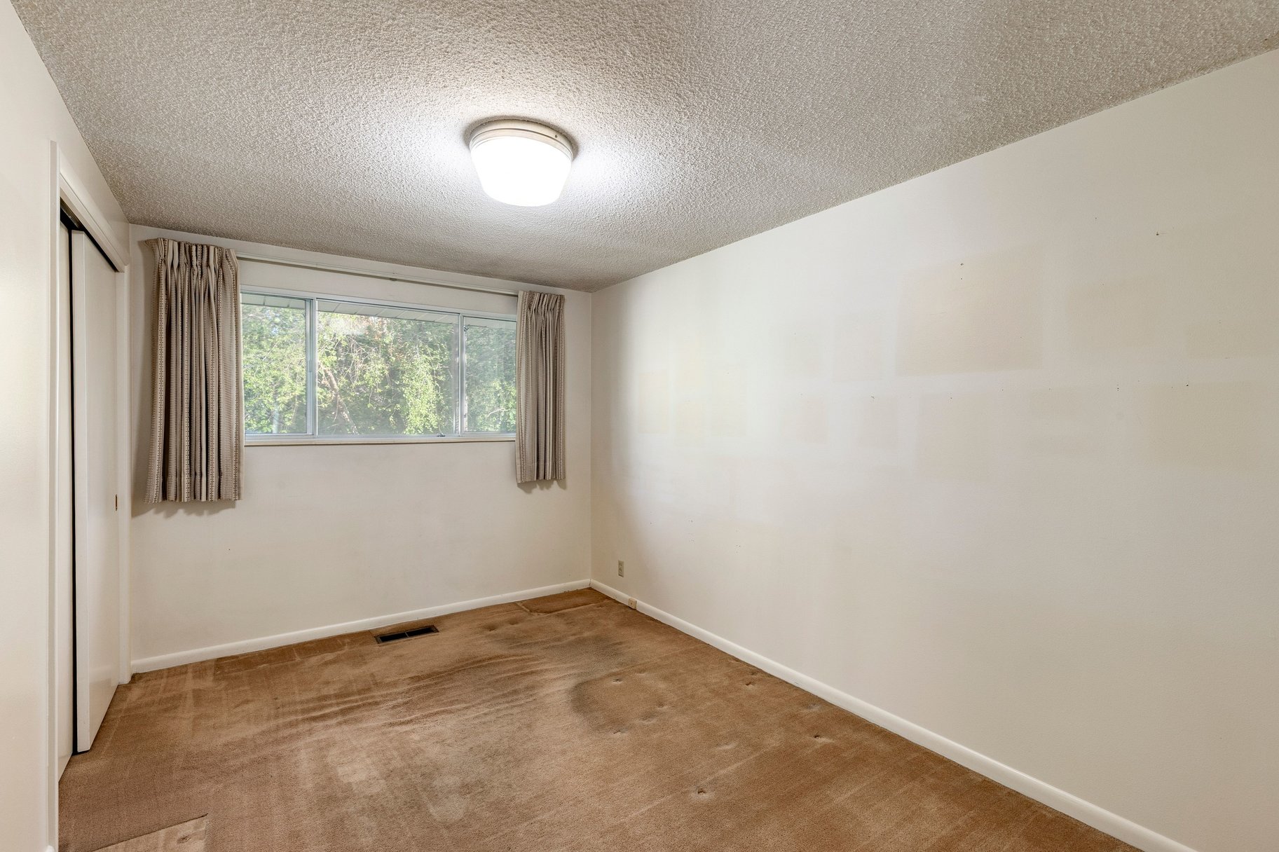  Solid Millcreek Home with Huge Workshop - 物件實景