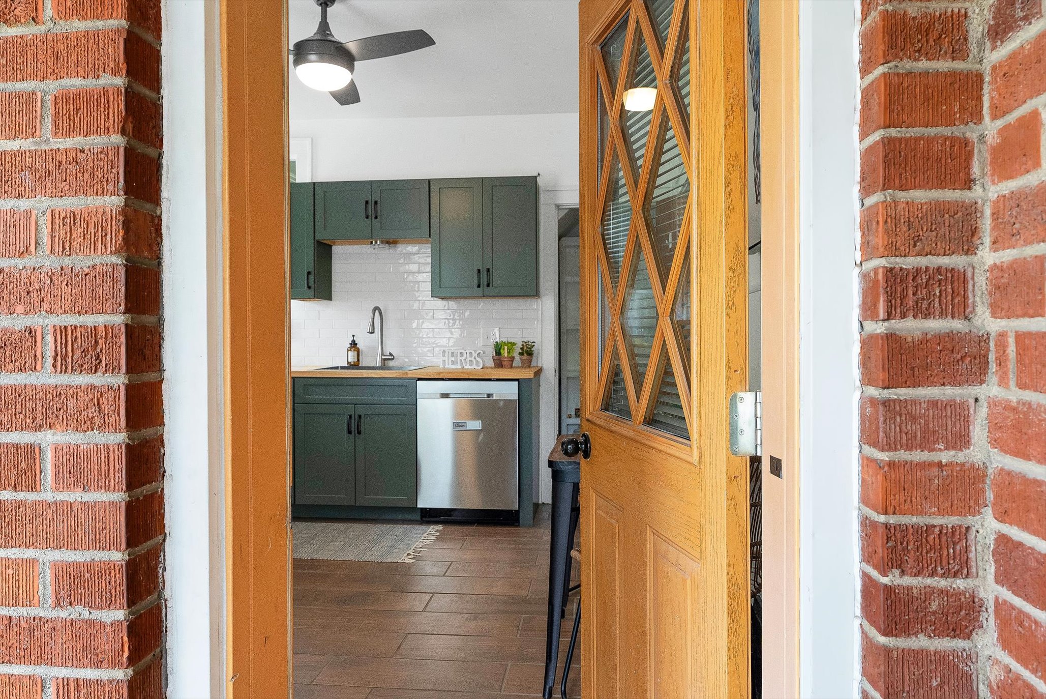  Discover a home filled with character, warmth, and timeless South City charm. - 物件實景
